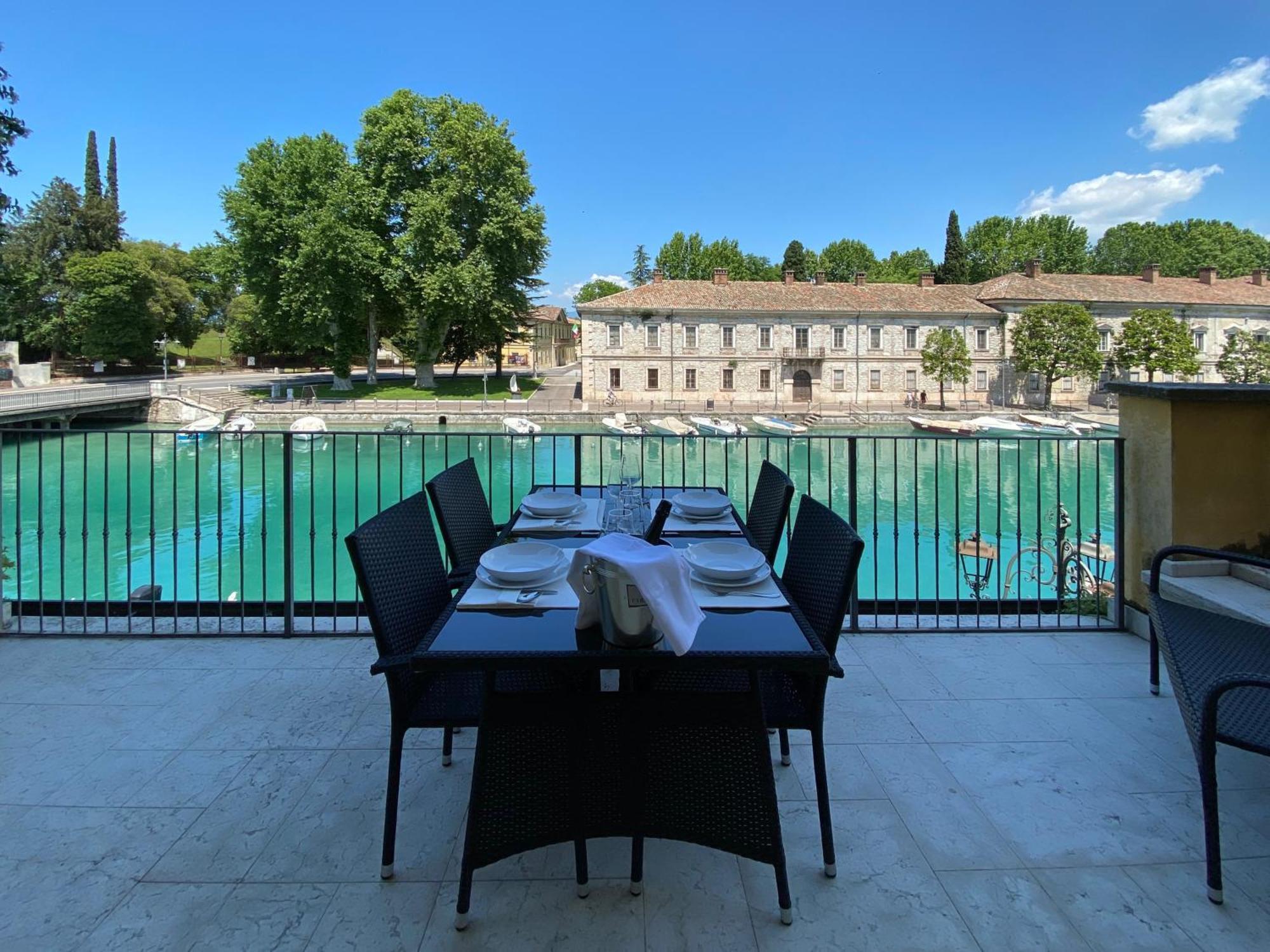 Time To Relax - La Terrazza Sul Lago Peschiera del Garda Eksteriør bilde
